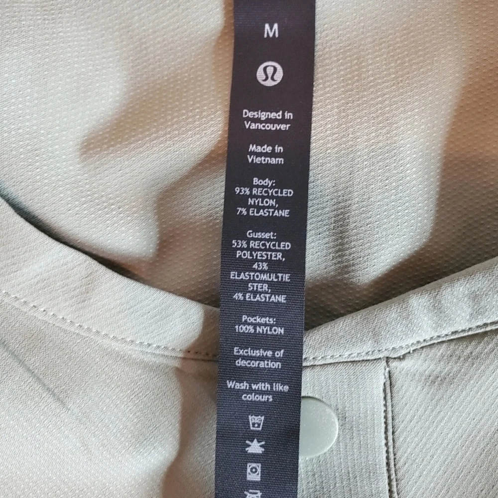 Lululemon Men's Water Repellent‎ HikiLululeng Short Sleeve Shirt Size Medium NWT